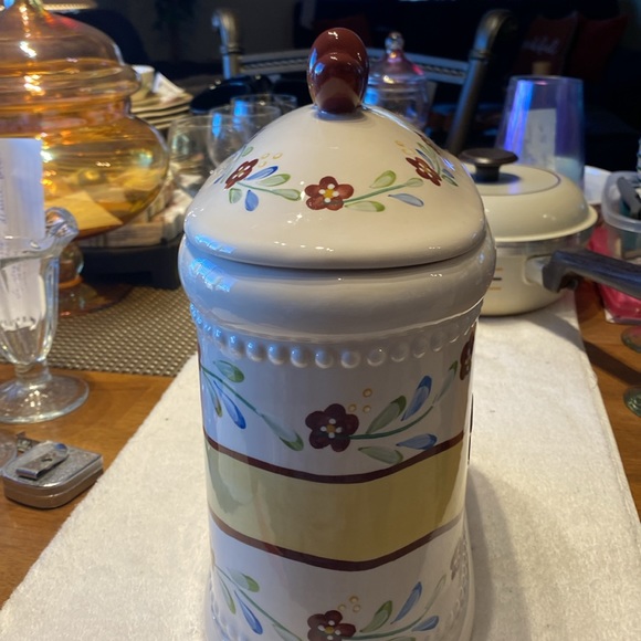 Biscotti cookie jar. Like new made for Nonnis. Like new 11.5 H x 9 Wx 5.25 - Picture 4 of 7